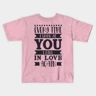 Every time I look at you I fall in love again Valentines day Kids T-Shirt